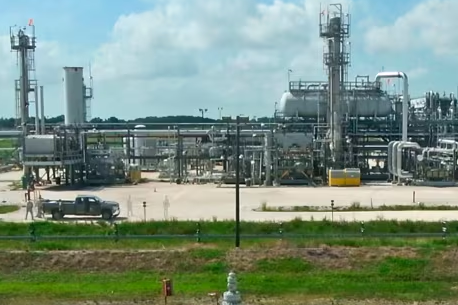 Trump Signals Oil Reserve Release Amid Conflict Price Hike